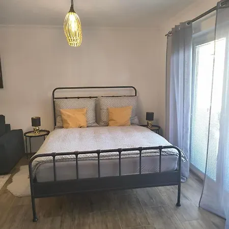 1kk Zlamanka Apartment